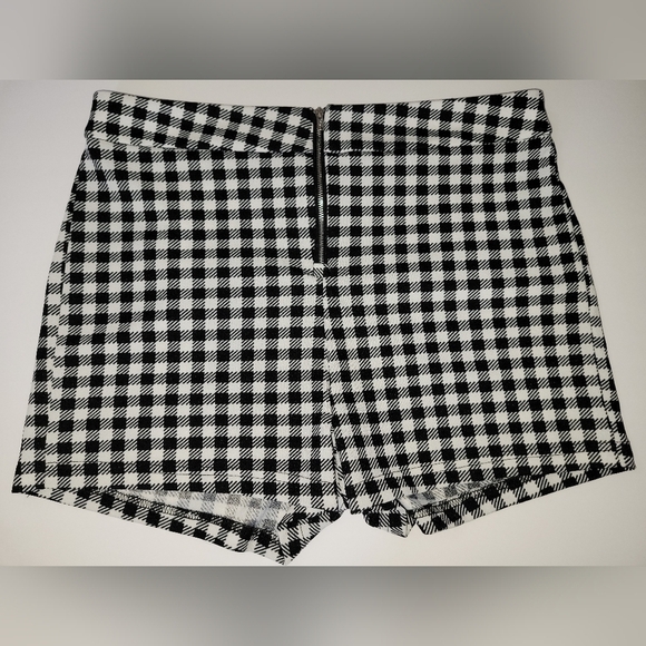 🌸3/$15 Shein black and white gingham high rise front zip up shorts - Picture 1 of 9